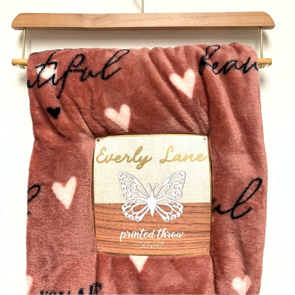 Everly Lane Plush Throw Blanket 50x60 YOU ARE BEAUTIFUL Hearts Valentines‎ Gift - Picture 2 of 8